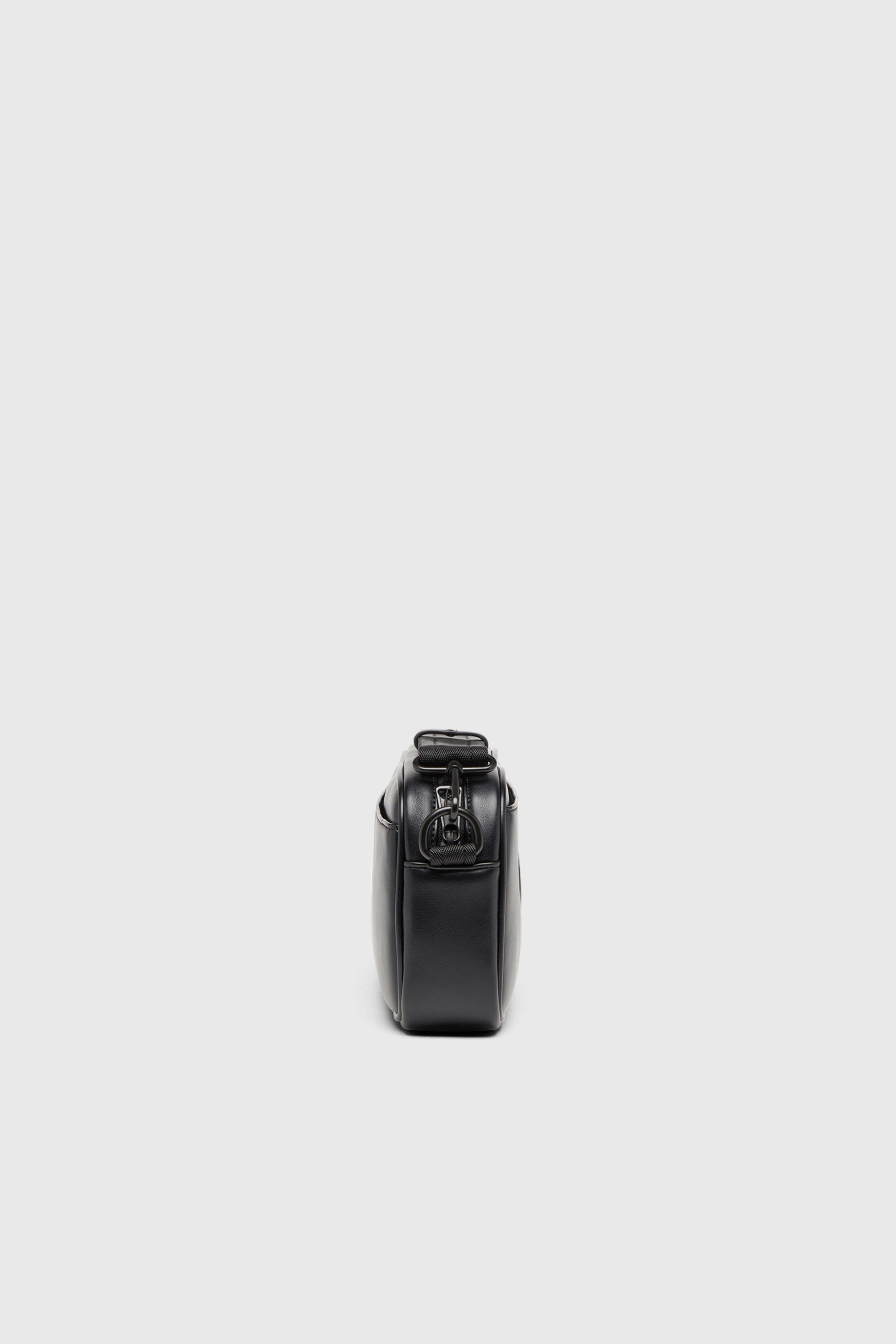 Diesel - HOLI-D CAMERA BAG, Man's Holi-D-Camera bag in neoprene and PU in Black - 4