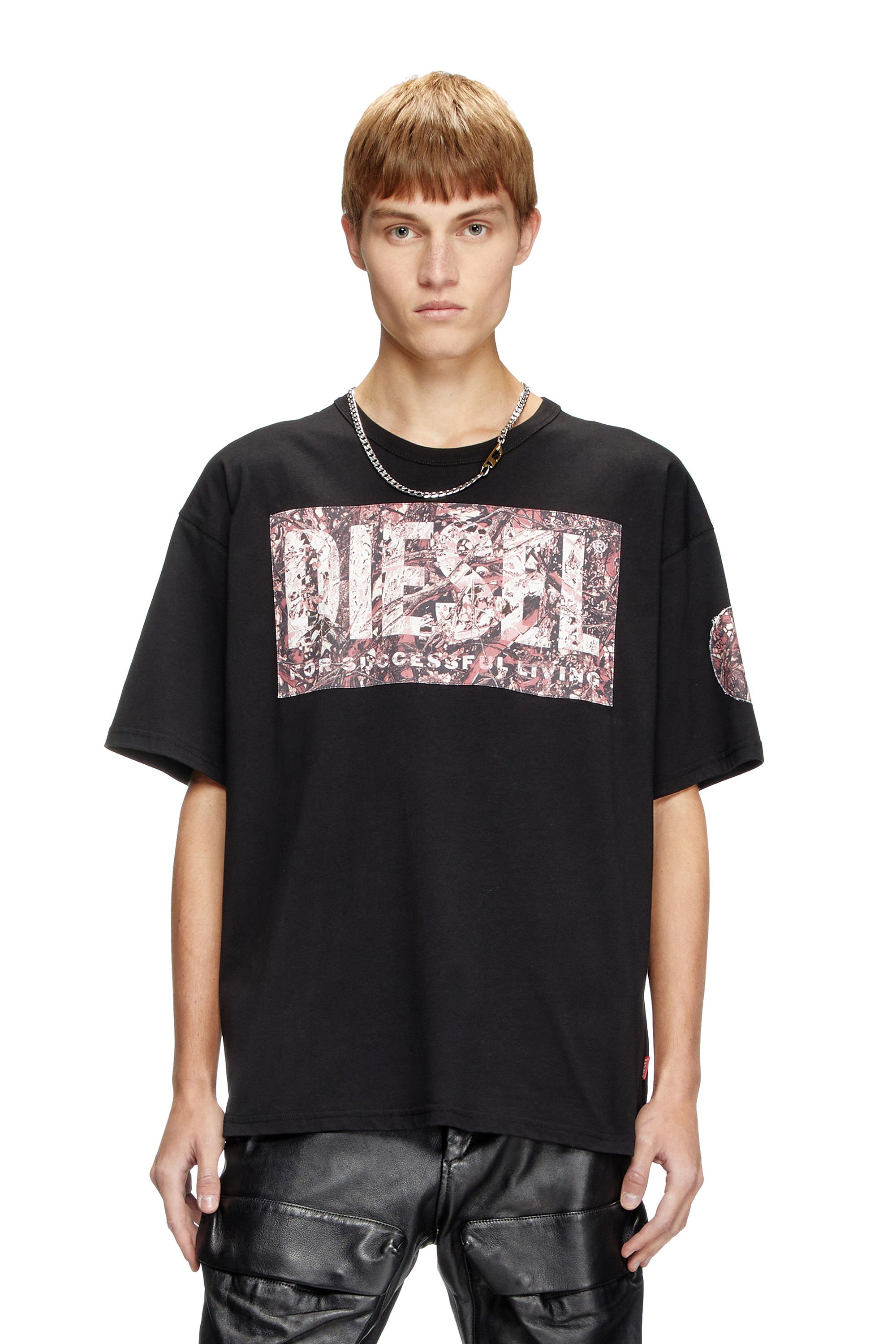 Diesel - T-BOXT-R22, Man's T-shirt with large gabardine patch logo in Black - 1