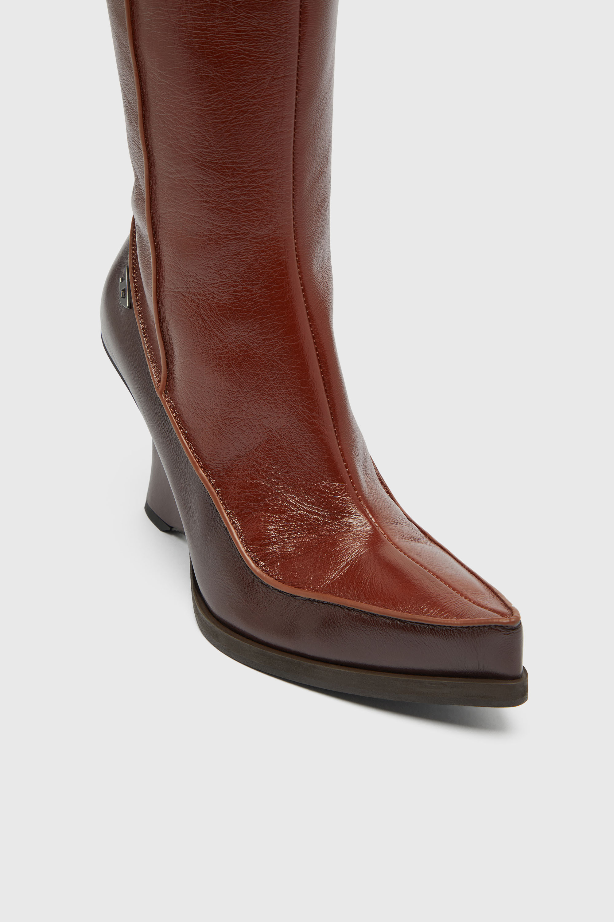 Diesel - D-LUCETTE-90-KB W, Woman's D-Lucette-Knee-high boots in leather in null - 5